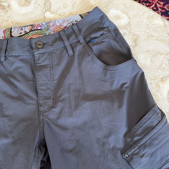 Lululemon Bermuda Shorts Wet Dry Warm Slate Grey Cargo Pockets - Picture 3 of 13